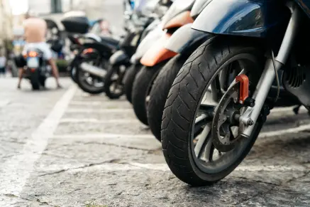 Read more about the article Why More Riders Are Choosing Monthly Motorcycle Rentals for Everyday Commuting 